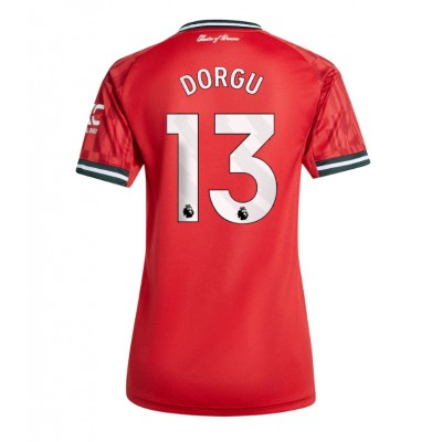 Manchester United Patrick Dorgu #13 Domaci Dres za Ženska 2025-26 Kratak Rukav Manchester United Patrick Dorgu #13 Domaci Dres za Ženska 2025-26 Kratak Rukav